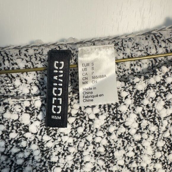 Monochrome Textured Sweater - Picture 3 of 3